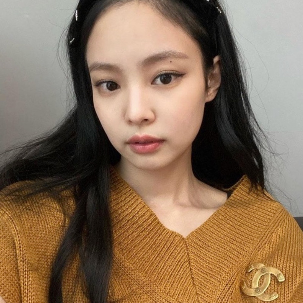 Rare Vintage Chanel Brooch (Jennie from Blackpink wore it) - Picture 4 of 11